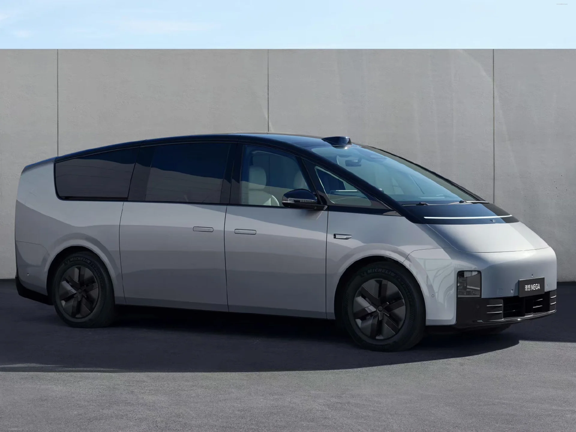Li Auto MEGA cabin
