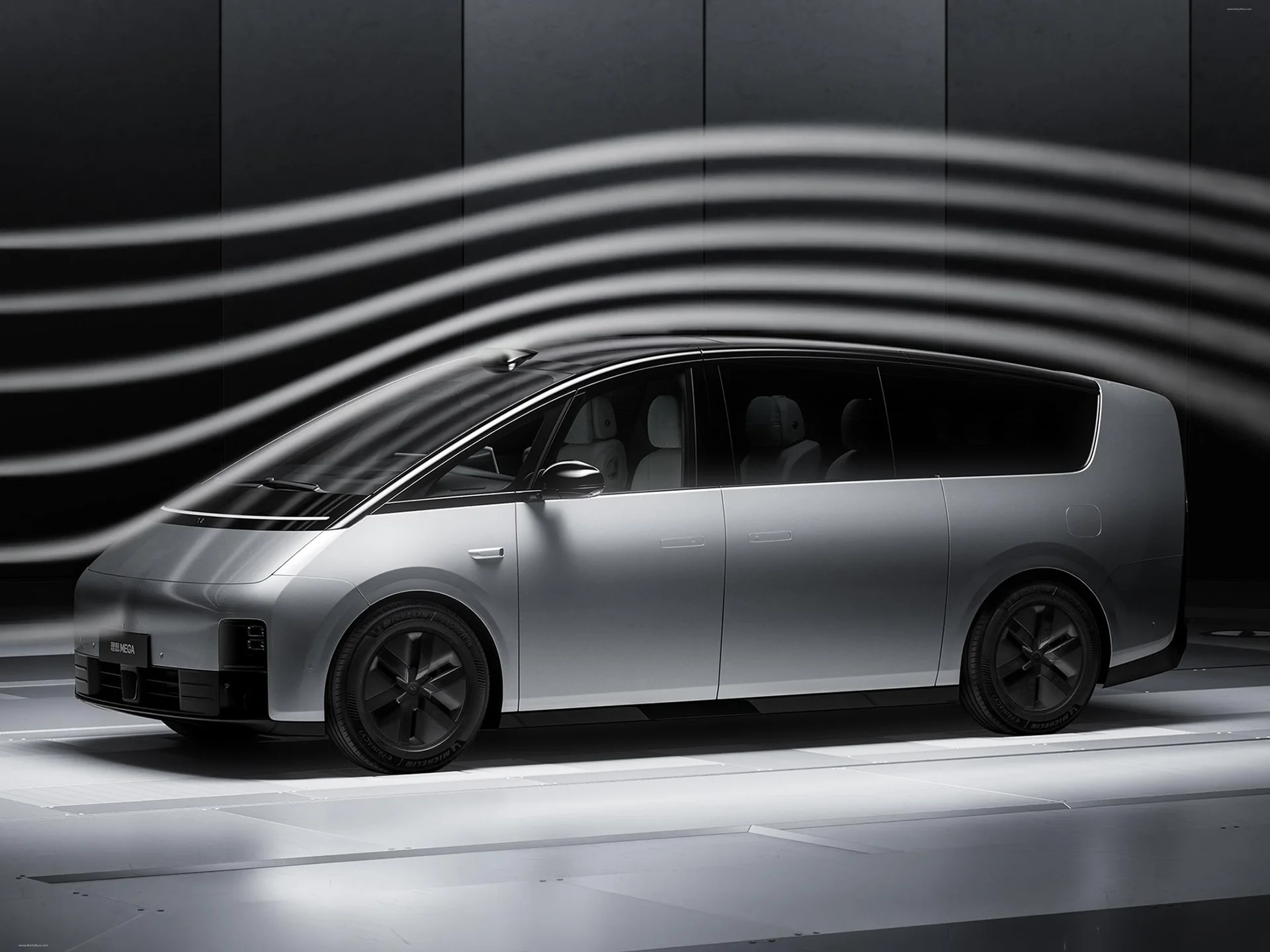 Li Auto MEGA interior detail 2