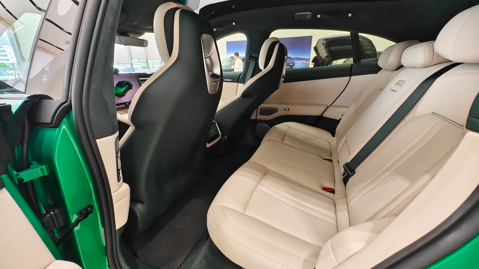 Xiaomi YU7 interior detail 1