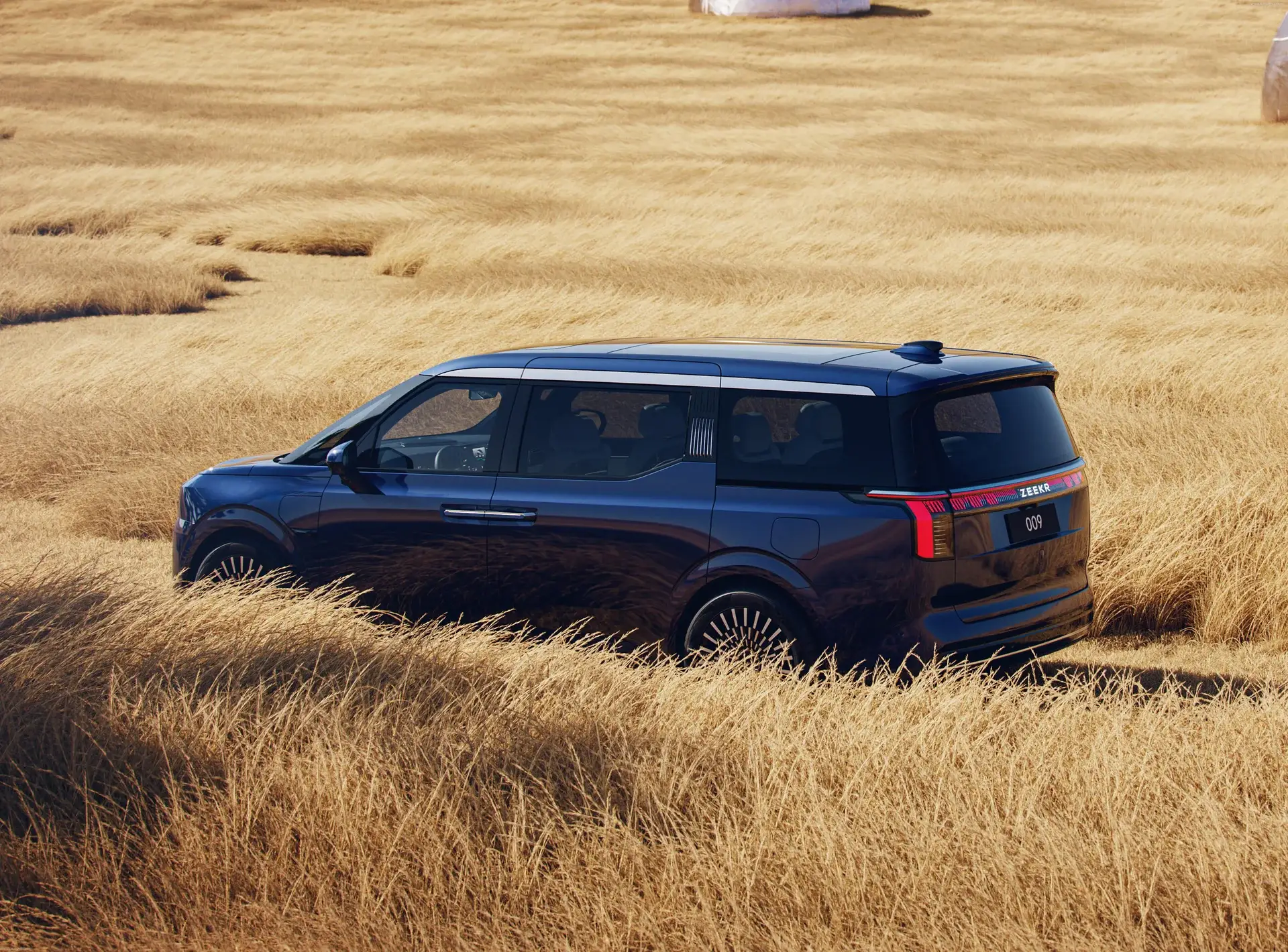 Zeekr 009 exterior